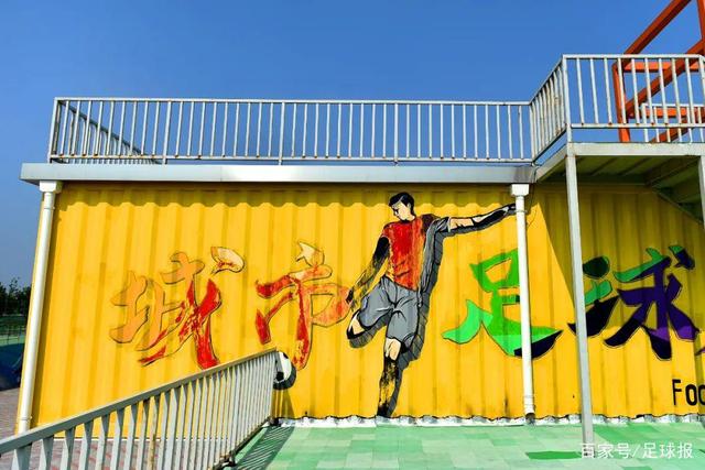 董建华的一生：家族背景、商业成就及个人生活